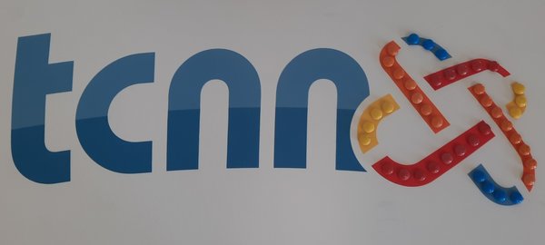 Logo TCNN met M&M's.jpg